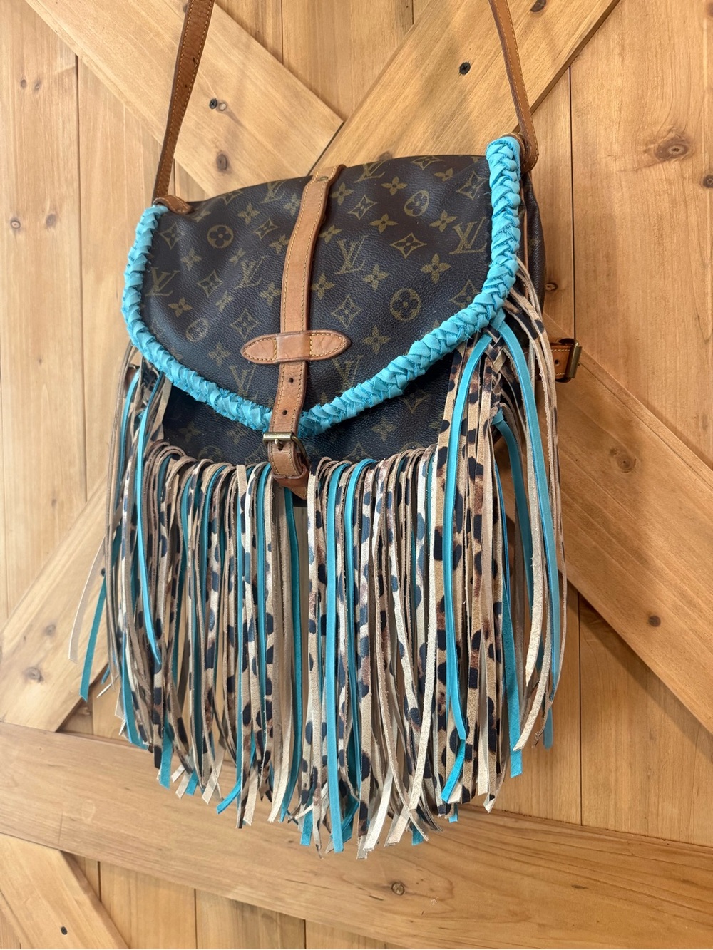 Louis Vuitton Saumur 30 Crossbody with Turquoise Trim and Leopard Fringe - Picture 2 of 16